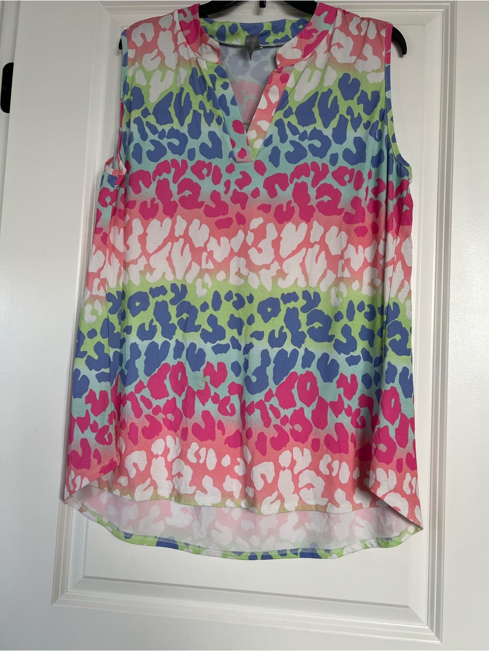Honeyme Curvy Sleeveless Multicolor Leopard-Stripe V-Neck Tunic